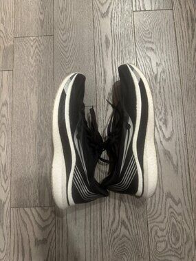 Saucony endorphin pro sz 11 (US)